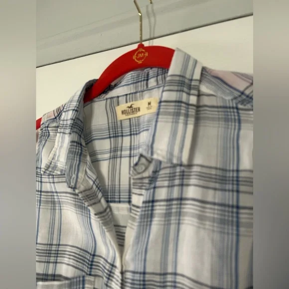 Hollister sleeveless button & tie front top - Picture 4 of 8